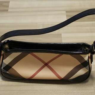 Burberry. Shoulder Bag.Authentic.