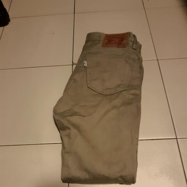 beige levis jeans 511