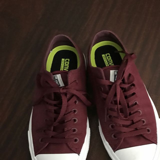 Chuck taylor 2 best sale maroon