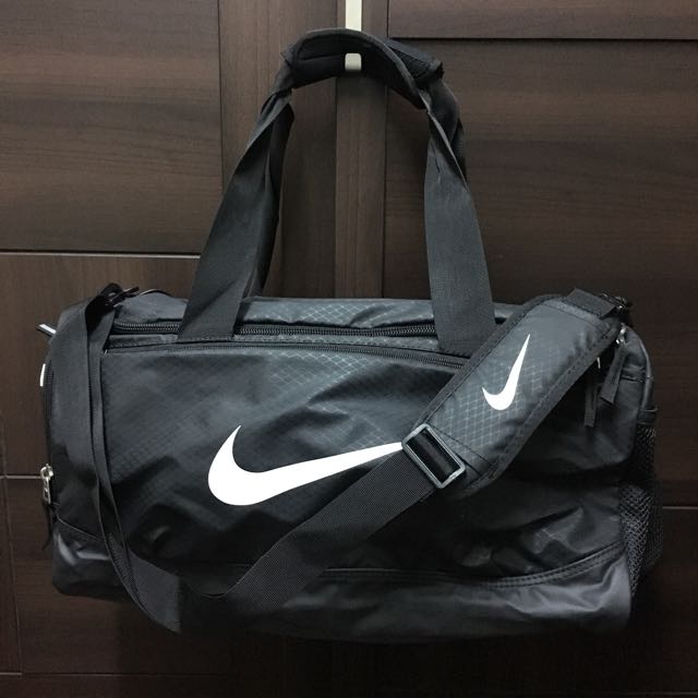 Nike 旅行袋健身包行李袋行李包旅行包手提袋 運動休閒 戶外休閒在旋轉拍賣