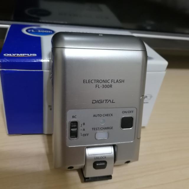 OLYMPUS FL-300R外置閃光燈