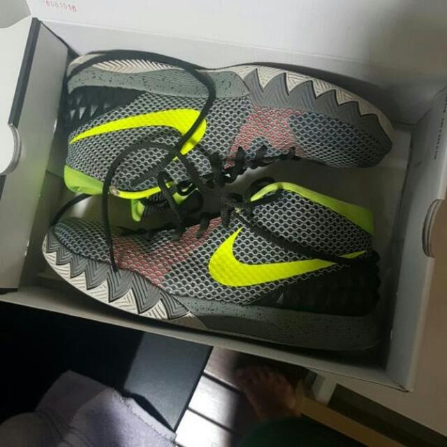 kyrie 1s