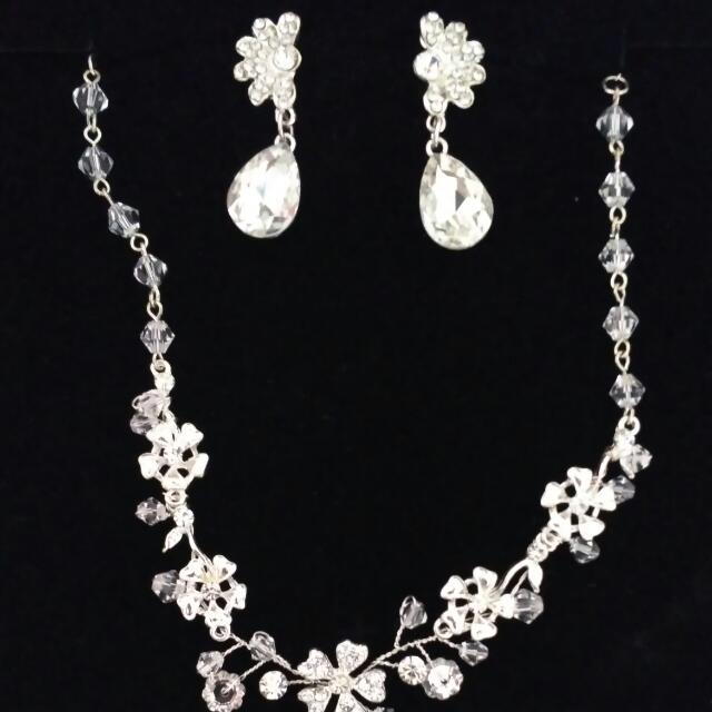 Used wedding accessories Clearance