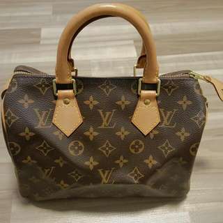 LOUIS VUITTON Speedy 25 Classic Monogram Canvas. Authentic. 

