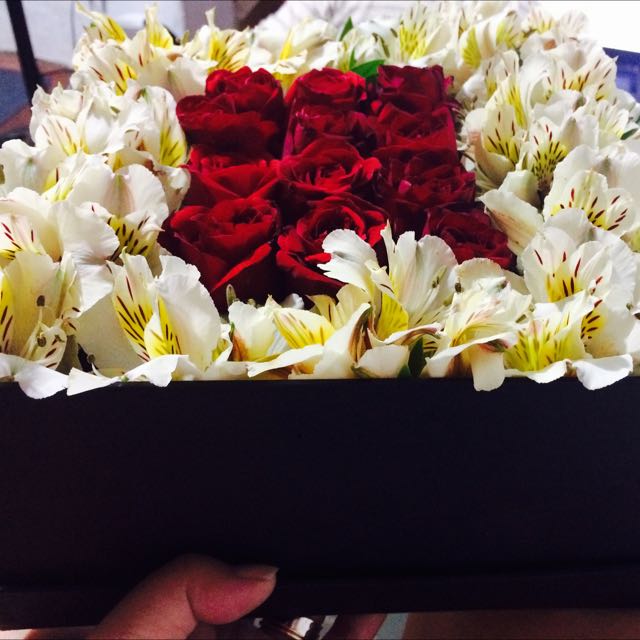 Flower Box Arrangement (Category: Flowers & Bouquets) located in Manila. Submitted by mimilovestuff (Listing ID 87150045, Image 1). Description: .
