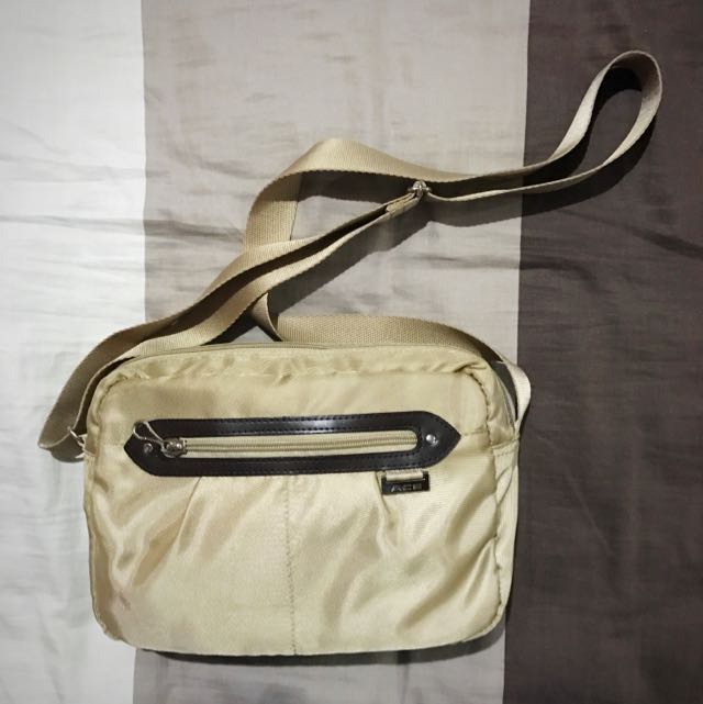 ACE Messenger Bag (Category: Cross-body Bags) located in Cebu City. Submitted by chatty124 (Listing ID 87239197, Image 1). Description: .