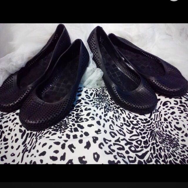 Sepatu Karet Hitam Uk 39 Olshop Fashion Olshop Wanita Di Carousell