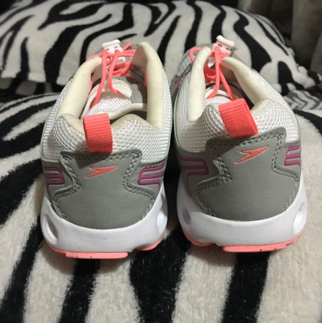 Speedo rubber shoes Women s Fashion Footwear Sneakers on Carousell
