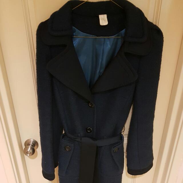 Winter Jacket (Category: Coats, Jackets and Outerwear) located in Subang Jaya. Submitted by starfish02 (Listing ID 87383412, Image 3). Description: .