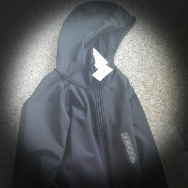 uniqlo windproof hoodie