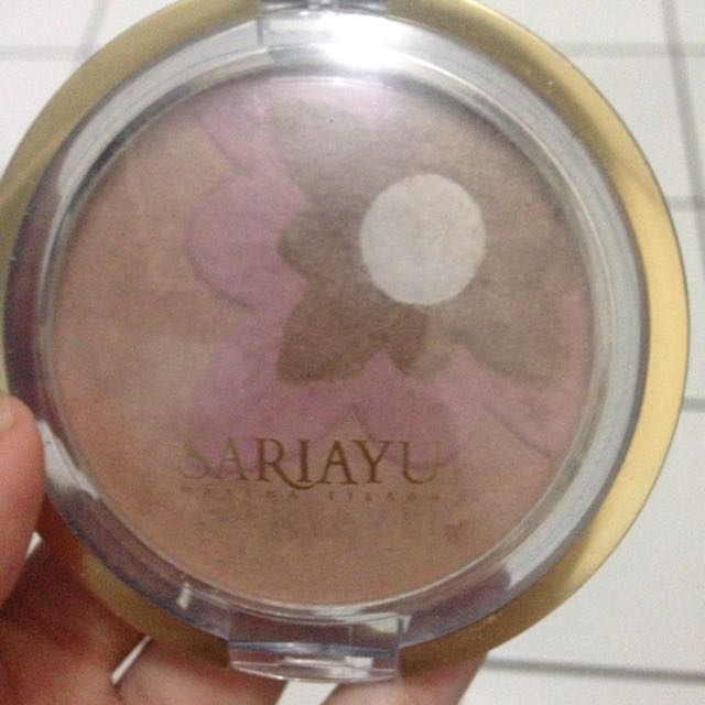 Sariayu Shimmering Powder Highlighter Kesehatan Kecantikan Rias Wajah Di Carousell