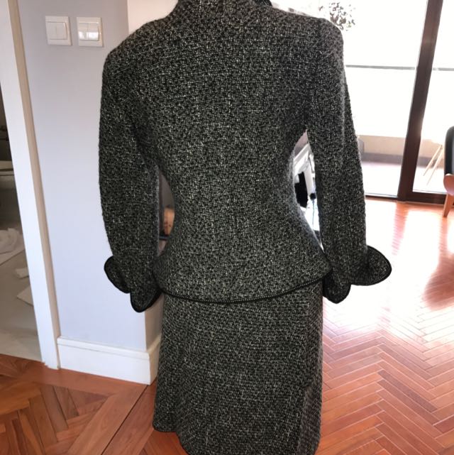 Tahari tweed suit store