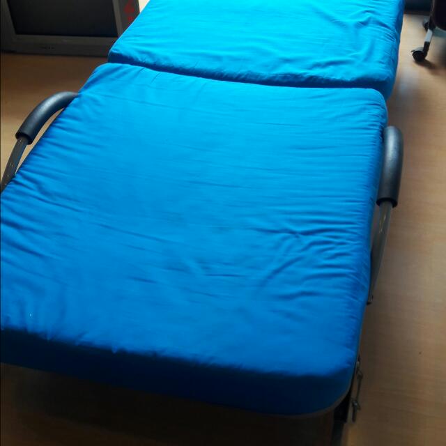 Foldable Bed. Easy To Fold And Keep. Fold, Lock And Store..with Rollers