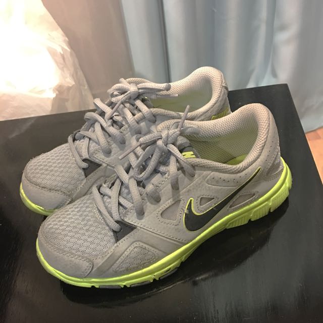 Girl trainers clearance nike