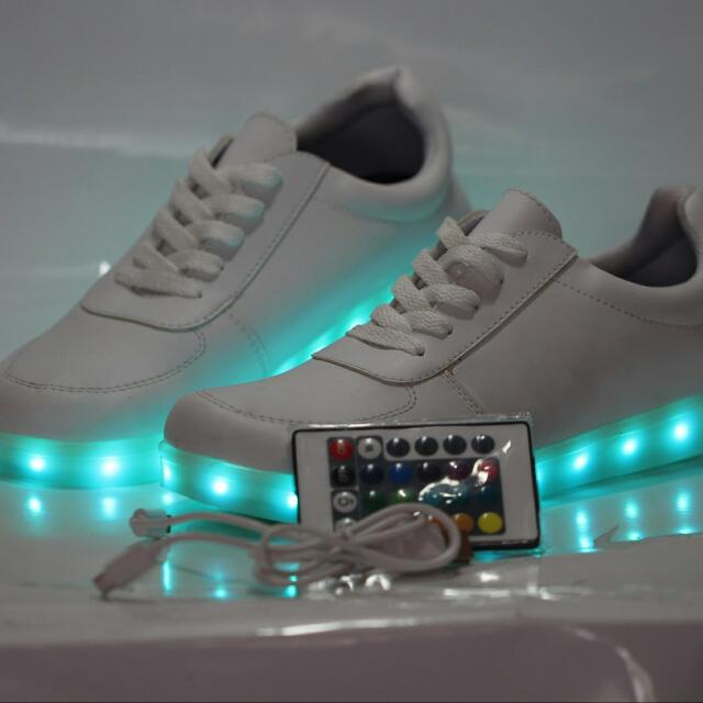 Sepatu Kets Led Wanita Pria Termurah Ready Stock Led Shoes Import Putih Polos Charger Sneakers Kets Lampu Sepatu Warna Warni Olshop Fashion Olshop Wanita Di Carousell