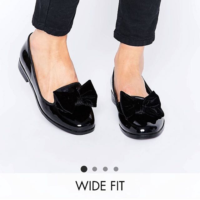 White flat shoes wide hotsell fit