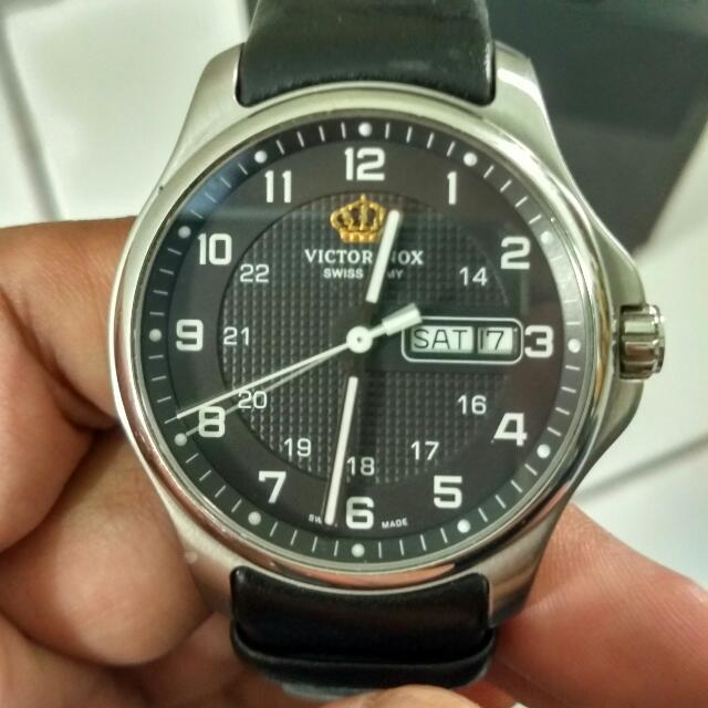 Harga jam clearance victorinox swiss army