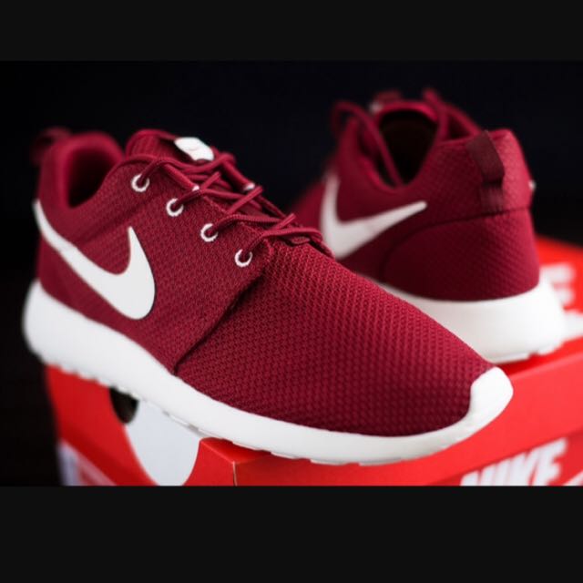 maroon roshes mens