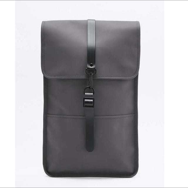 Rains on sale backpack smoke
