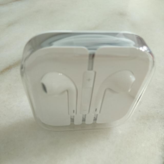 earPods (Audio Jack), Audio, Earphones on Carousell