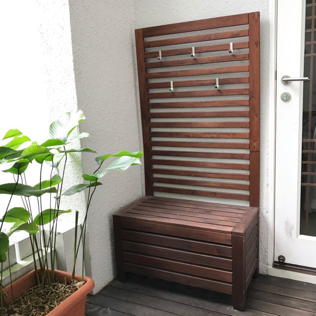 Pplarö bench with store wall panel