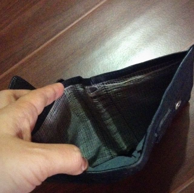 Manels Leather Wallet (Category: Wallets & Card holders) located in Imus. Submitted by bapbap_thriftyfinds (Listing ID 87906643, Image 3). Description: .