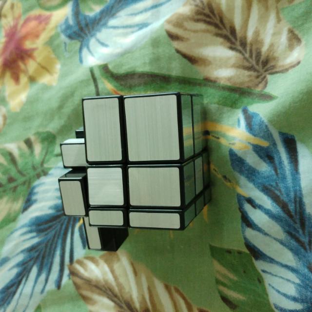 Mirror Cube (Category: Board Games & Puzzles) located in Singapore. Submitted by michelinboi (Listing ID 87875447, Image 1). Description: .