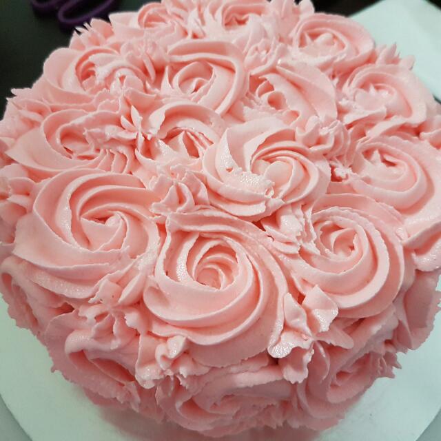 25 Cute Birthday Cake Ideas : Cute Cake with Pretty Peach-Colored Floral