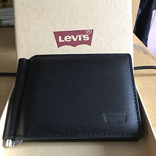 Brand New Levi's Wallet With Money Clip 