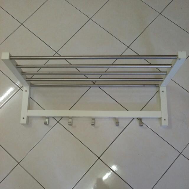 Ikea Tjusig Rack Rak Gantung Pakaian Topi Home Furniture Furniture On Carousell Terdiri dari 5 sap tiap sap dilapisi karton tebal ukuran sap 30x45x16 cm panjang 150 cm. ikea tjusig rack rak gantung pakaian topi