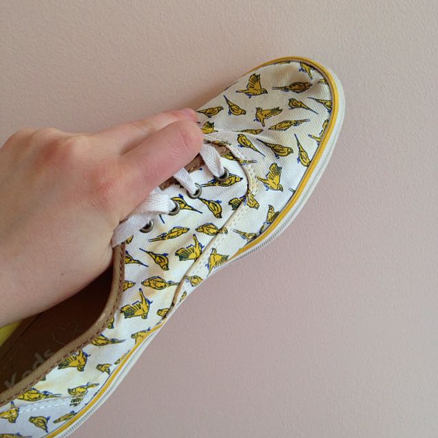 Keds x Taylor Swift (Category: Women's Fashion) located in Toronto. Submitted by 6ixstyles (Listing ID 88009941, Image 2). Description: .