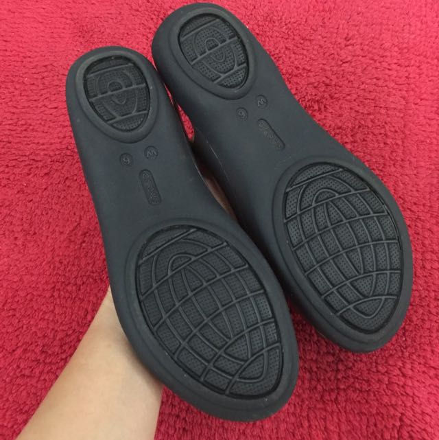 Black W6 Crocs Isabella Huarache Flats, Women's Fashion, Footwear