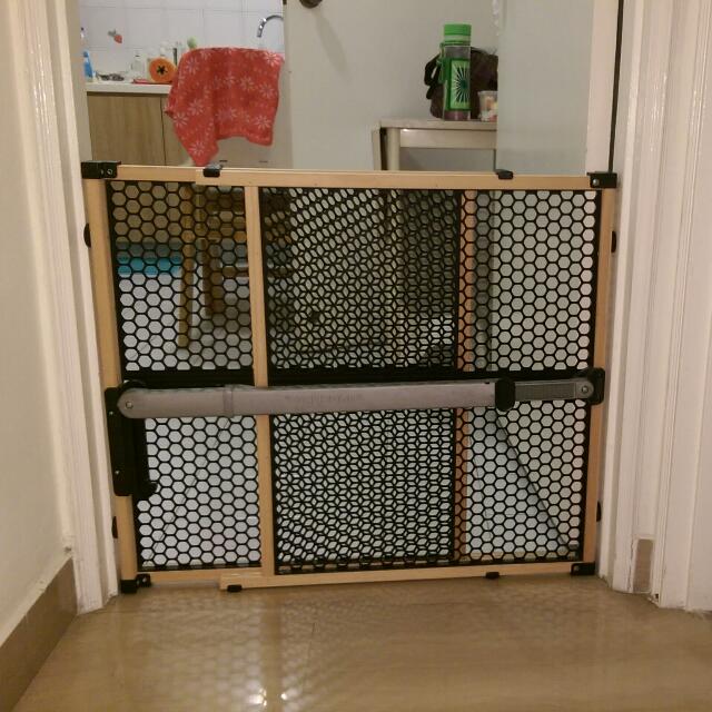 Quick Install Ultra Safety Gate Munchkin on Carousell