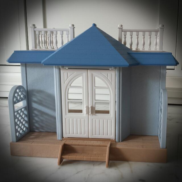 sylvanian families house blue roof