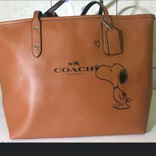 Coach 大媽包