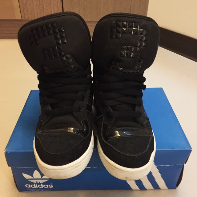 adidas黑色休閒鞋