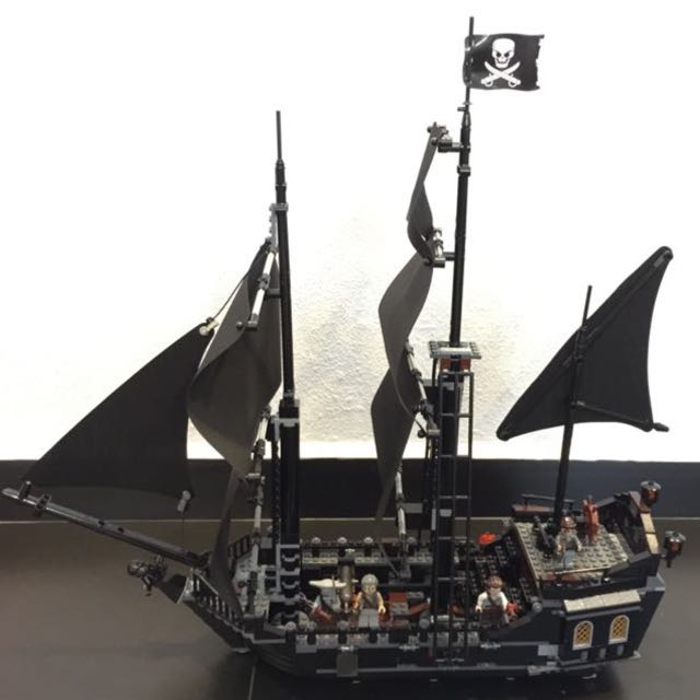 lego black pearl 2017