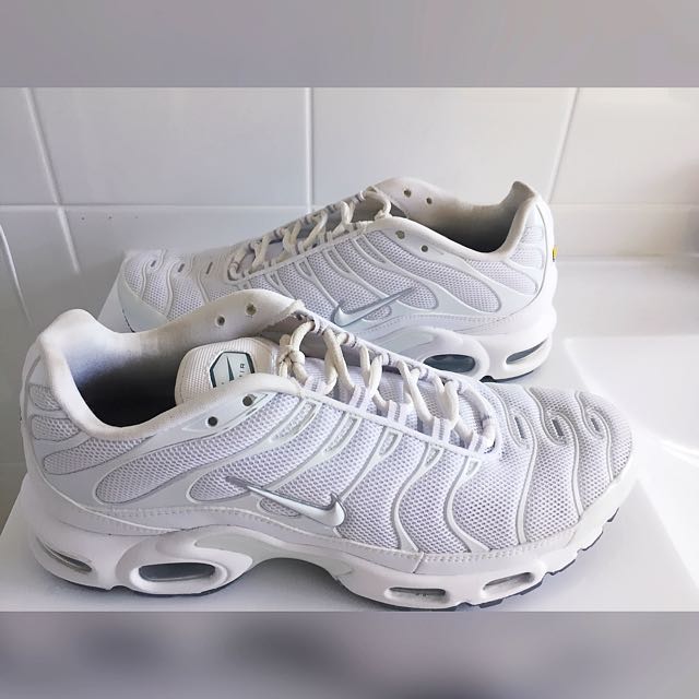 white tns mens