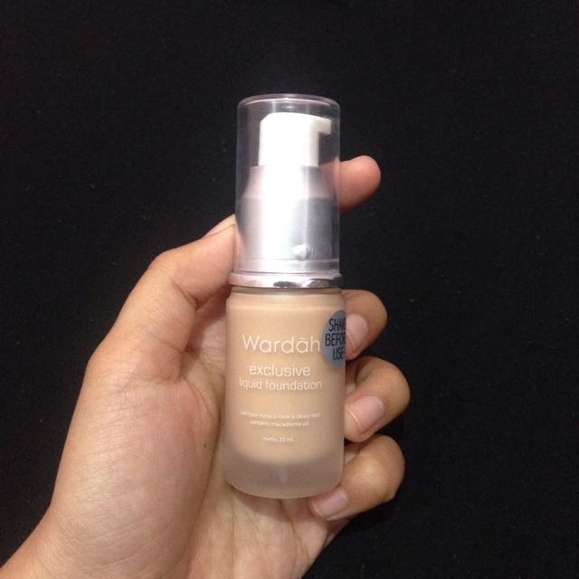 Wardah Exclusive Liquid Foundation No 2 Kesehatan Kecantikan