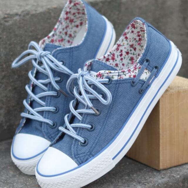 ladies blue canvas shoes