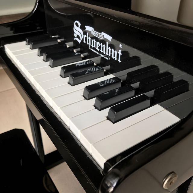 Schroenhut Toy Piano 25 Key Traditional Spinet