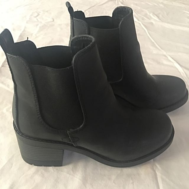 womens black boots size 5