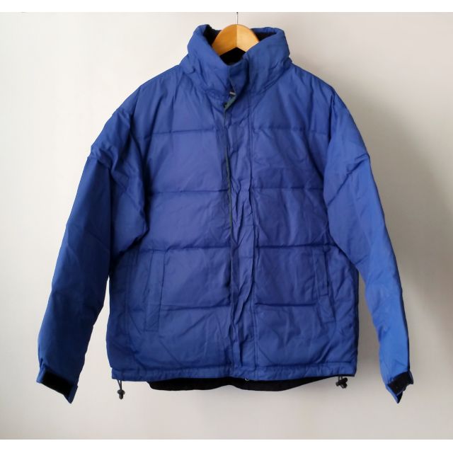 GAP Down Winter Jacket (Category: Hoodies) located in Singapore. Submitted by prmortes (Listing ID 88912260, Image 1). Description: .