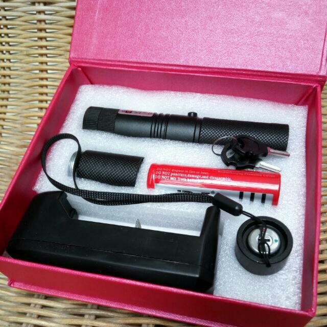 Laser Pointer (Category: Printers, Scanners & Copiers) located in Singapore. Submitted by ydxsp (Listing ID 84815720, Image 2). Description: Knightric Brand new in box Super bright Zoomable Green beam Light Laser Pointer Can see the long laser beam itself Package includes: Laser Pointer One 18650 Battery Battery Charger Key to Safety Lock Star Pattern Lens Key chain Rope Laser beam is adjustable Max Lumens Used for PowerPoint presentation Good fo