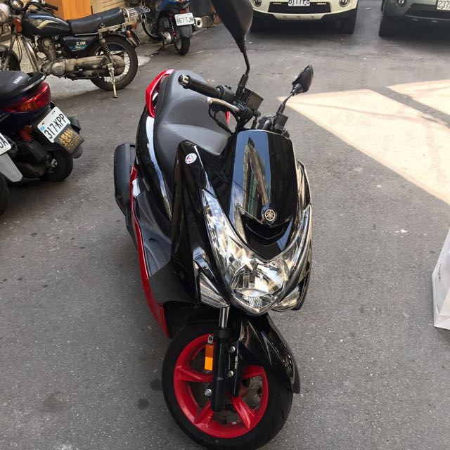 Smax 2016年初購買黑紅版 機車在旋轉拍賣