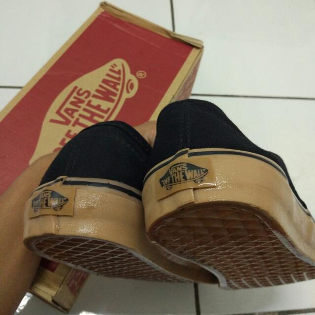 vans authentic black brown