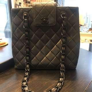 100% Authentic Chanel Shoulder Tote Bag With Black Hardware 100% Authentic Chanel Shoulder Tote Bag With Black Hardware