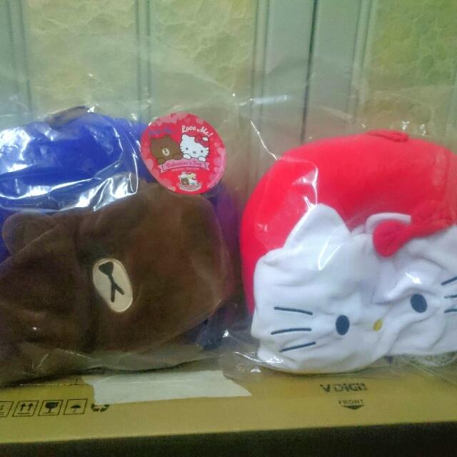 7 11 Line Friends X Sanrio Characters 情人節別注版攬頭攬頸枕 旅行 旅行必需品 旅行配件 Carousell