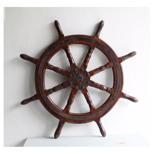 古董船舵 古董收藏 古董飾品在旋轉拍賣