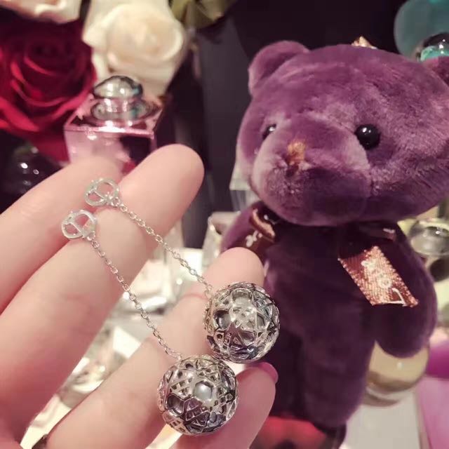 Dior Earrings (Category: Preorders) located in Singapore. Submitted by preorderx3 (Listing ID 88987607, Image 1). Description: .